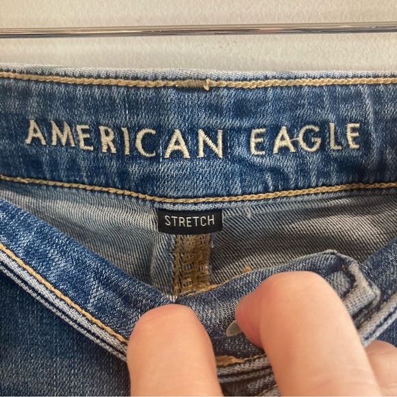 AMERICAN EAGLE Sz 14S Super High Rise Flare Torn Knee Mid-Wash Jeans - Picture 7 of 13